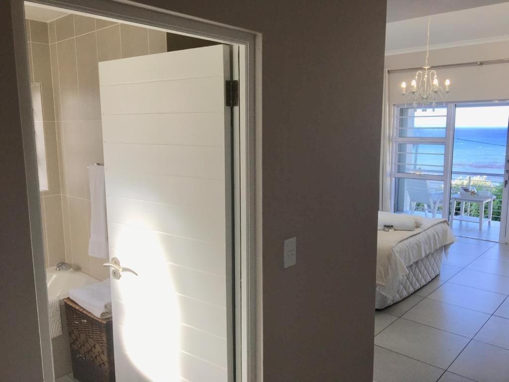 Vermont Hermanus - Views, Sunny, Right On The Sea Bagian luar foto